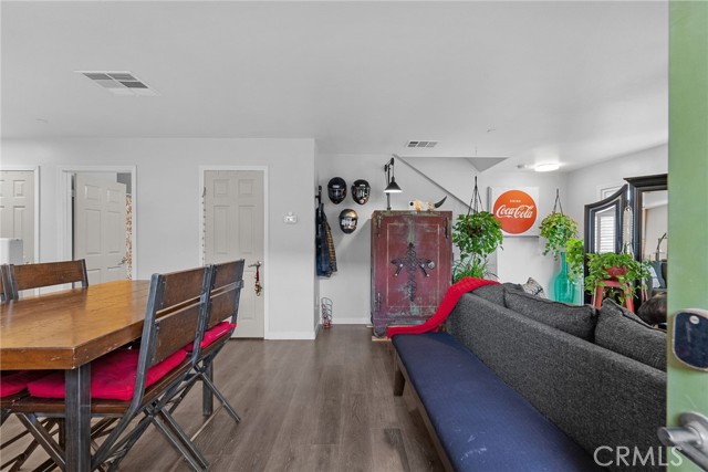 Detail Gallery Image 4 of 27 For 26146 Gravett Pl, Saugus,  CA 91350 - 4 Beds | 3 Baths