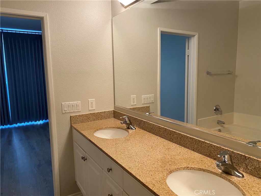 78e07153 1fec 49f1 8bbc F015cdb27c52