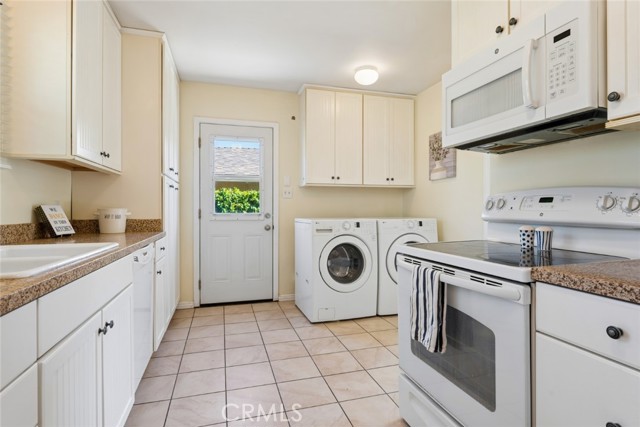 Detail Gallery Image 12 of 45 For 1843 Kenneth Way, Pasadena,  CA 91103 - 3 Beds | 2 Baths