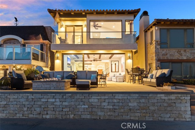 310 E Oceanfront, Newport Beach CA: https://media.crmls.org/medias/78e09ea6-537e-47f3-b66e-c6fe71d6010e.jpg
