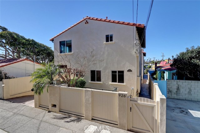 926 Pacific Coast Highway, Redondo Beach, California 90277, 3 Bedrooms Bedrooms, ,3 BathroomsBathrooms,Residential,Sold,Pacific Coast Highway,SB19028777