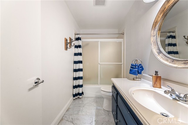 Detail Gallery Image 29 of 52 For 18146 Oxnard #48,  Tarzana,  CA 91356 - 3 Beds | 2/1 Baths