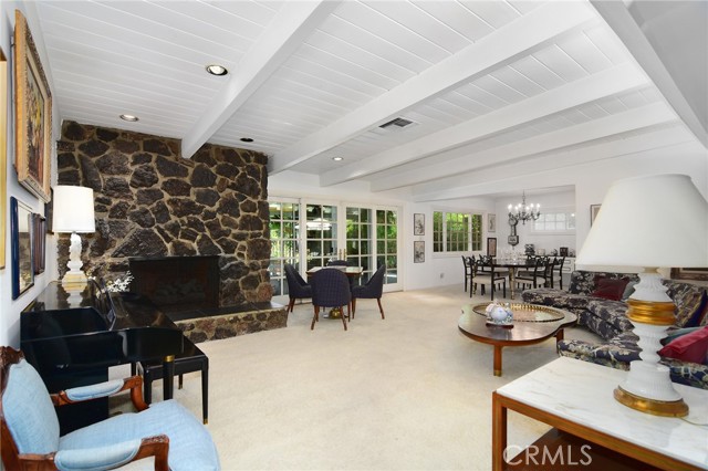 Detail Gallery Image 4 of 32 For 13943 Margate St, Sherman Oaks,  CA 91401 - 4 Beds | 3 Baths