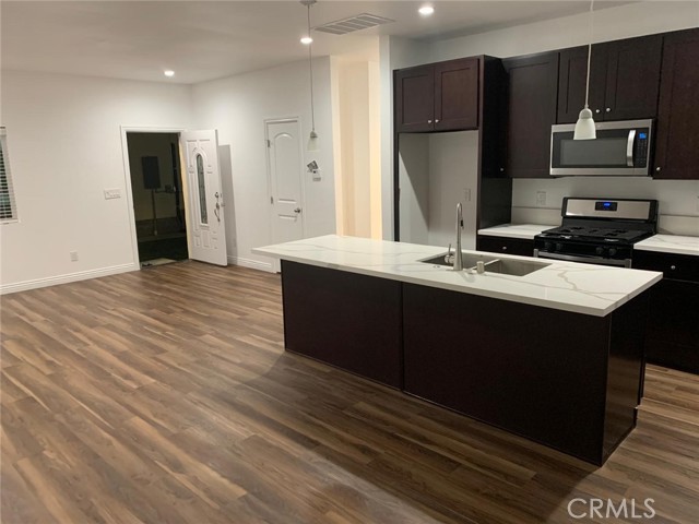1057 circle city dr Circle, Corona CA: https://media.crmls.org/medias/78e1c0e0-0bed-4784-8b40-c389e4b5a87a.jpg