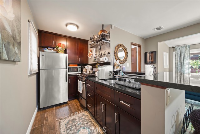 Detail Gallery Image 4 of 10 For 1723 W Kenneth Rd, Glendale,  CA 91201 - 1 Beds | 1 Baths