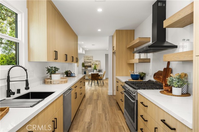 6005 S La Brea Avenue, Los Angeles CA: https://media.crmls.org/medias/78e443c8-fb59-4e30-a42e-63d52dc34b77.jpg