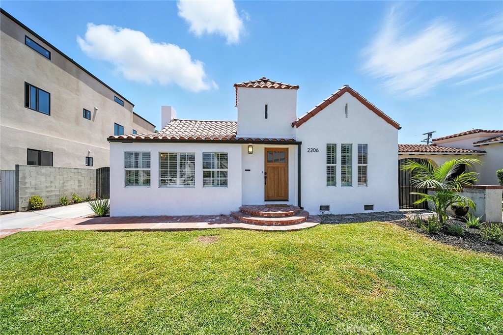 2206 W 78th Place