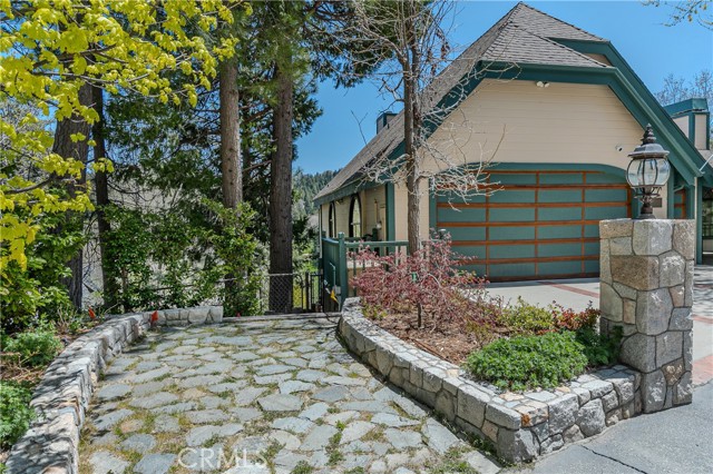 Detail Gallery Image 7 of 17 For 301 Riviera Dr, Lake Arrowhead,  CA 92352 - 6 Beds | 5/1 Baths