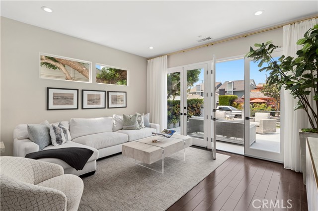 412 Poinsettia Avenue, Corona del Mar CA: https://media.crmls.org/medias/78e5c7c6-53a8-4e1c-8276-9f7955bf7f68.jpg