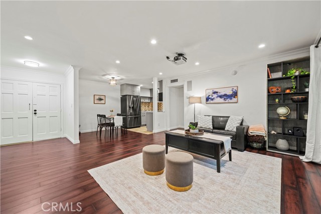 Detail Gallery Image 3 of 27 For 5215 Balboa Bld #203,  Encino,  CA 91316 - 2 Beds | 2 Baths