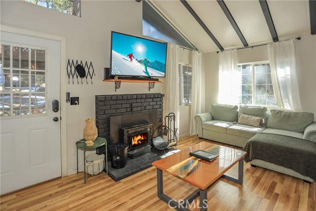 Detail Gallery Image 7 of 23 For 325 Hilltop Ln, Big Bear City,  CA 92314 - – Beds | – Baths