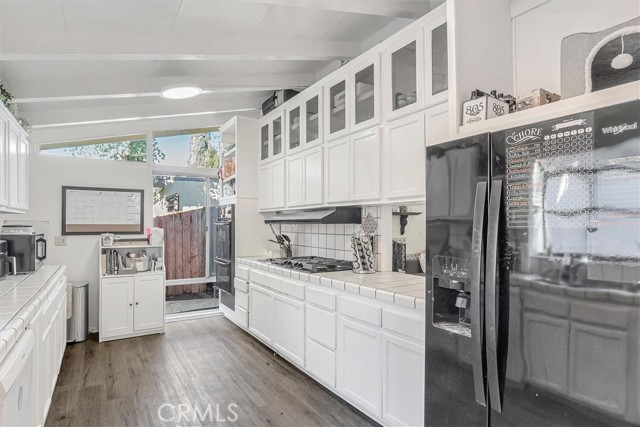 18701 Victory Boulevard photo 8