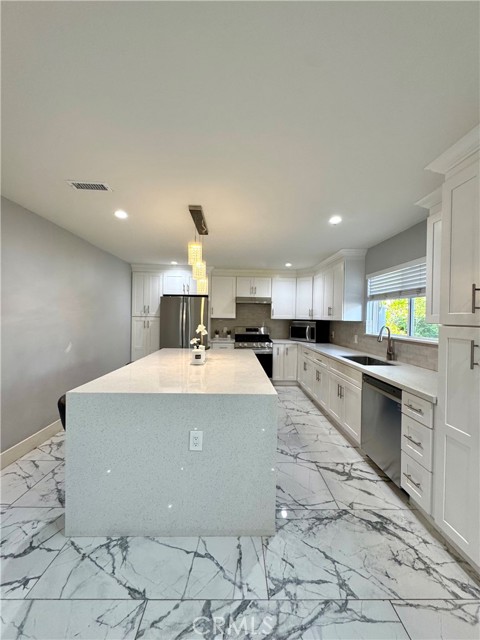 4628 W Simmons Avenue, Orange CA: https://media.crmls.org/medias/78e7e1e1-1ca1-4d0b-b8bf-c5fac445bc83.jpg