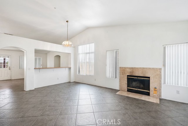 Detail Gallery Image 5 of 33 For 16205 Seville Ave, Fontana,  CA 92335 - 4 Beds | 2 Baths