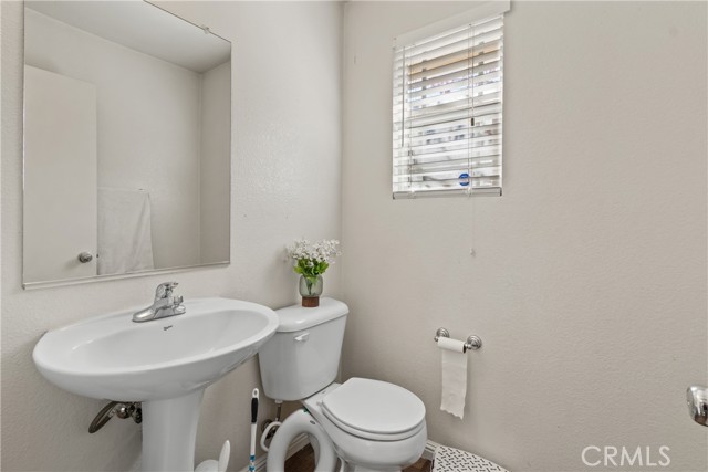Detail Gallery Image 7 of 28 For 2614 Bellevue, Palmdale,  CA 93550 - 3 Beds | 3 Baths