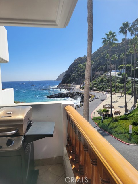 68 Playa Azul, Avalon CA: https://media.crmls.org/medias/78e8c087-47f0-4995-b6a8-63aa9320b7d0.jpg