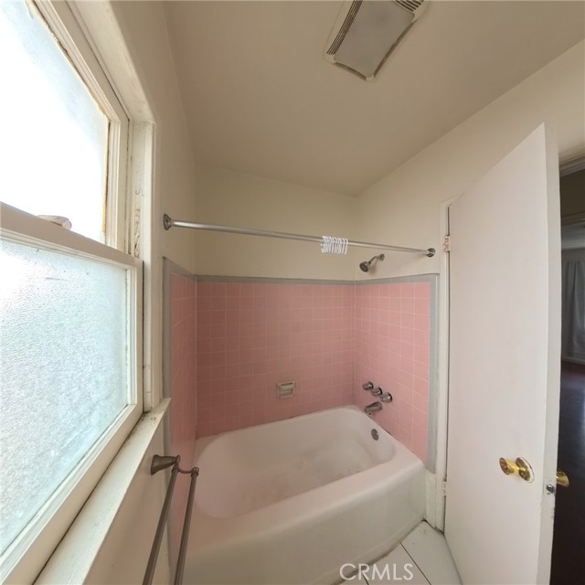 Detail Gallery Image 7 of 7 For 1320 W Parade St, Long Beach,  CA 90810 - – Beds | – Baths