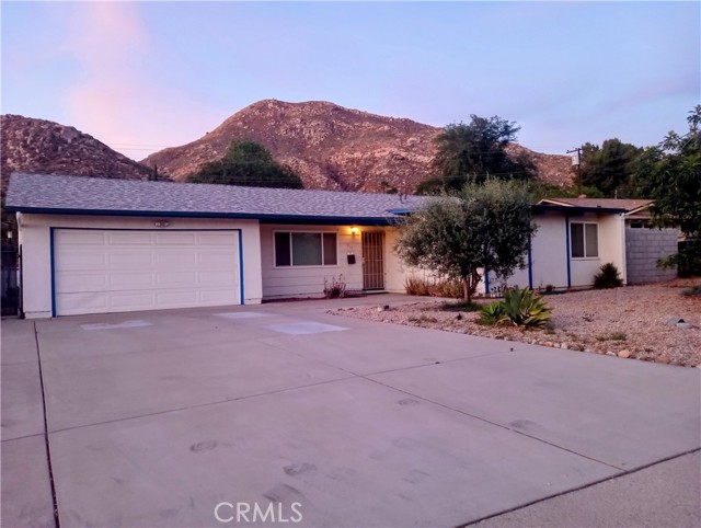 657 Glenhill Drive, Riverside CA: https://media.crmls.org/medias/78e95386-f79c-45f6-9e04-3149bd2abb5e.jpg