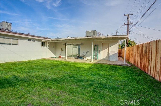 Detail Gallery Image 12 of 37 For 3801 Laverne Ave, Bakersfield,  CA 93309 - 3 Beds | 2/1 Baths