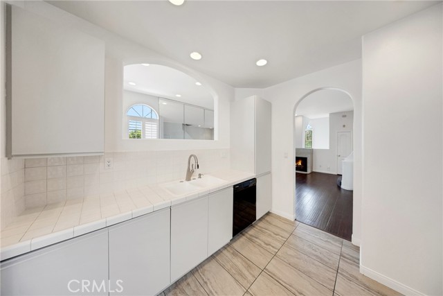 408 W Queen Street, Inglewood CA: https://media.crmls.org/medias/78ea34ce-bef6-466e-9e17-87e8c7469006.jpg