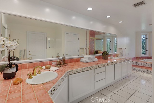 6137 Paseo La Vista, Woodland Hills CA: https://media.crmls.org/medias/78ec7eb8-16ae-4c36-89fb-6bd4bf7bd659.jpg