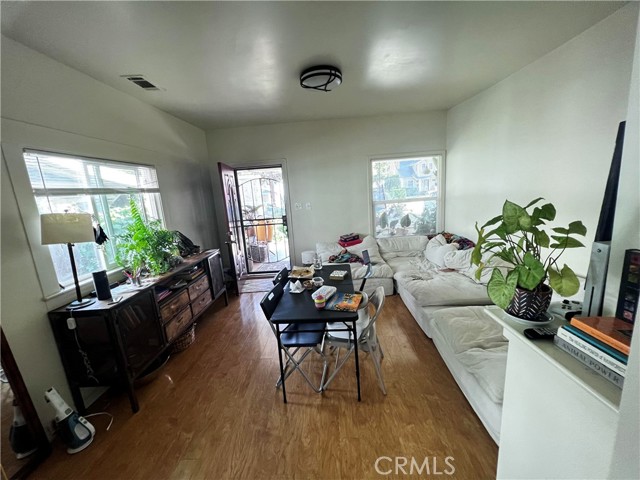 Detail Gallery Image 3 of 8 For 693 Santa Barbara St, Pasadena,  CA 91101 - – Beds | – Baths