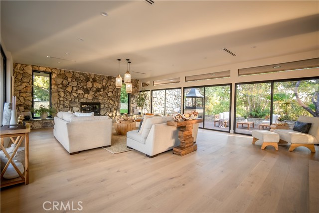 Detail Gallery Image 4 of 28 For 16696 Demaret Pl, Granada Hills,  CA 91344 - 4 Beds | 5 Baths