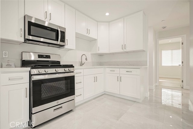 Detail Gallery Image 10 of 18 For 13325 Strathern St, North Hollywood,  CA 91605 - 2 Beds | 1 Baths