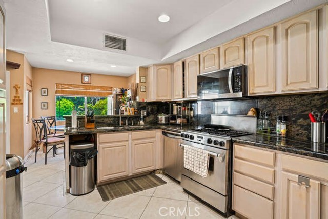 732 Cordova Avenue, Glendale CA: https://media.crmls.org/medias/78f0481b-b9be-42f6-a1f3-4b991e6ac3b0.jpg