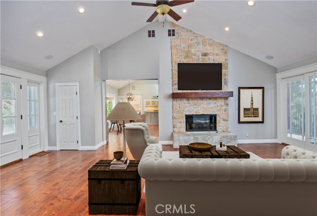 Detail Gallery Image 8 of 54 For 22757 Plummer St, Chatsworth,  CA 91311 - 3 Beds | 3 Baths