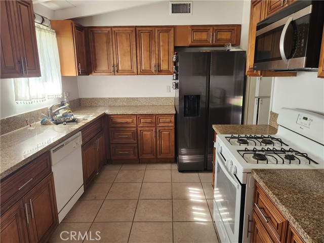 Detail Gallery Image 6 of 11 For 610 Helensburg St, Glendora,  CA 91740 - 3 Beds | 2 Baths