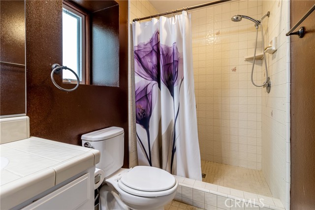 Upstairs hall bathroom