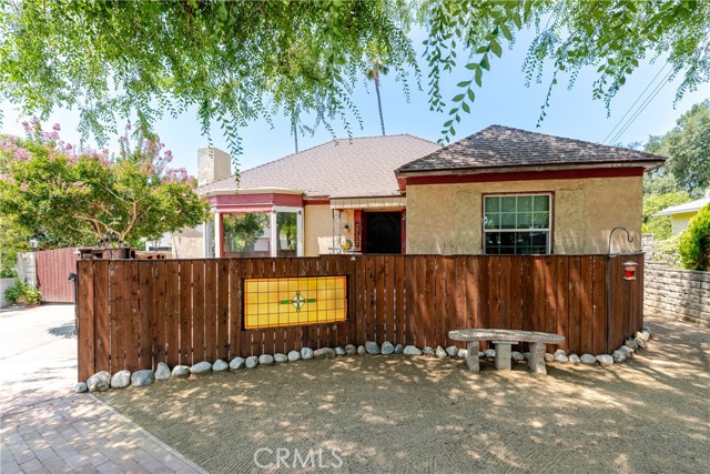 Detail Gallery Image 1 of 33 For 2707 Windsor Ave, Altadena,  CA 91001 - 2 Beds | 2 Baths