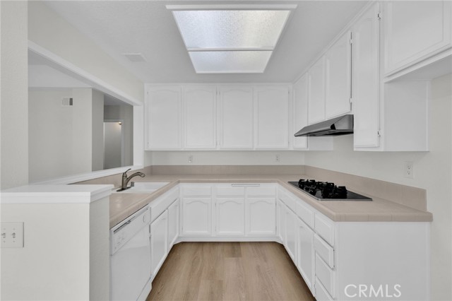 19562 Pompano Lane, Huntington Beach CA: https://media.crmls.org/medias/78f22c81-bbdb-43dc-b4f6-185423776d4d.jpg