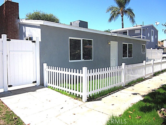 Detail Gallery Image 2 of 48 For 5209 Sylmar Ave, Sherman Oaks,  CA 91401 - 2 Beds | 2 Baths