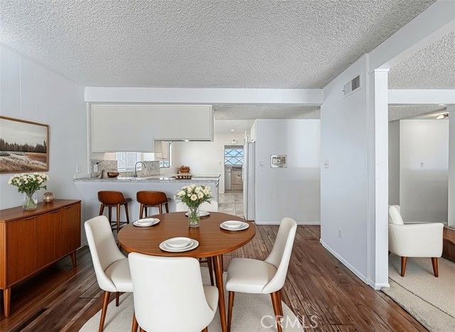 Detail Gallery Image 14 of 55 For 15550 Otsego St, Encino,  CA 91436 - 3 Beds | 2 Baths