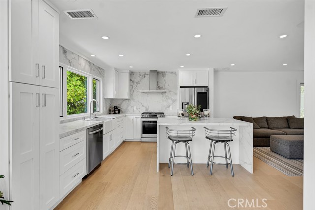23241 Aetna Street, Woodland Hills CA: https://media.crmls.org/medias/78f5929e-6d30-4028-90c9-8bd06efcf9da.jpg