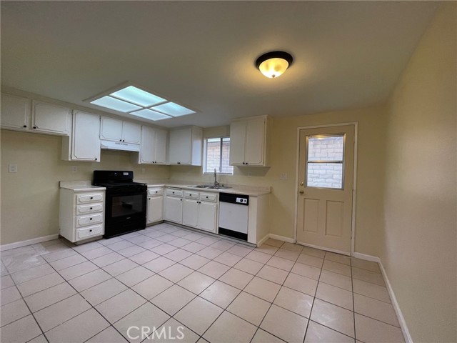 Detail Gallery Image 4 of 13 For 150 E Baseline Rd a,  San Dimas,  CA 91773 - 2 Beds | 2 Baths