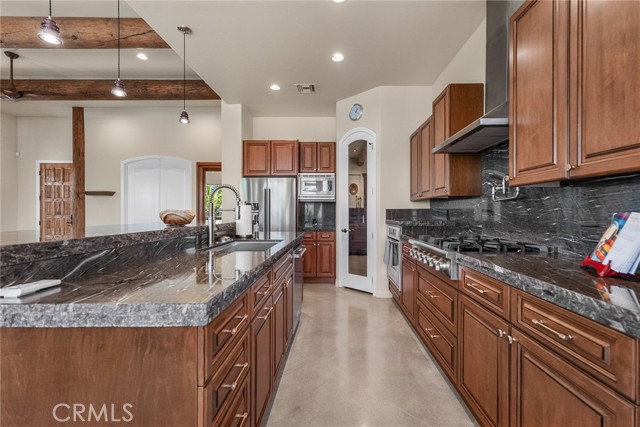 57045 Plaza Del Amigo, Yucca Valley CA: https://media.crmls.org/medias/78f67bfe-2e35-4660-af14-733656499914.jpg