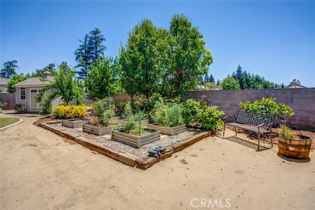 Detail Gallery Image 8 of 49 For 6901 Copper Creek Way, Bakersfield,  CA 93308 - 4 Beds | 3 Baths