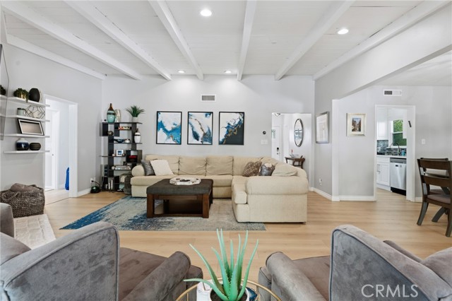 Detail Gallery Image 11 of 36 For 5244 Vanalden, Tarzana,  CA 91356 - 3 Beds | 2/1 Baths