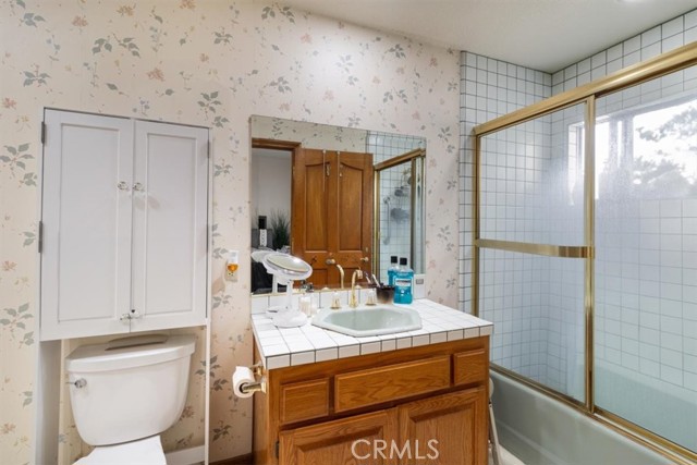 Detail Gallery Image 14 of 42 For 17182 Hillside Cir, Huntington Beach,  CA 92649 - 5 Beds | 4/1 Baths