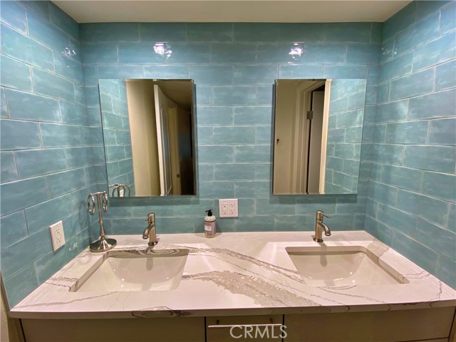 Detail Gallery Image 12 of 24 For 230 S Catalina Ave #107,  Redondo Beach,  CA 90277 - 2 Beds | 2 Baths