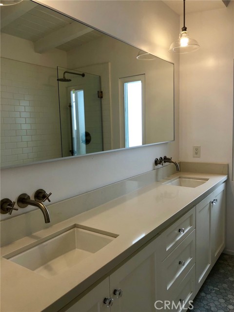 Detail Gallery Image 8 of 24 For 31902 Sunset Ave, Laguna Beach,  CA 92651 - 2 Beds | 2 Baths