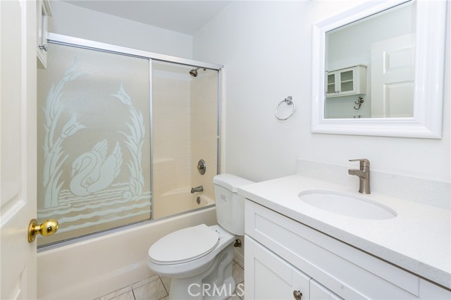 Detail Gallery Image 11 of 17 For 347 W Stocker St #110,  Glendale,  CA 91202 - 2 Beds | 2 Baths