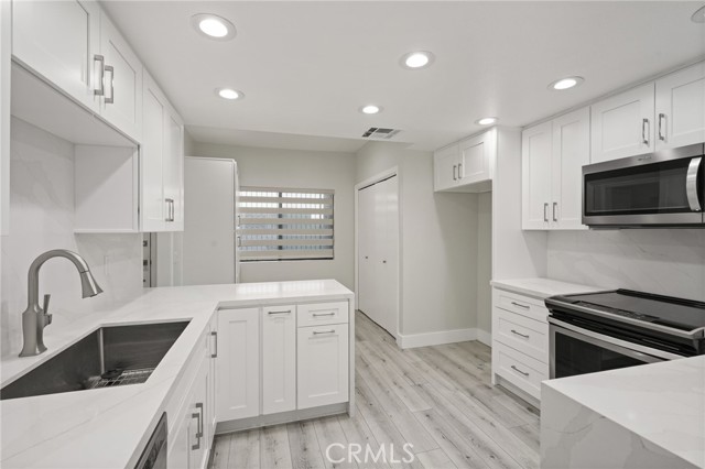 Detail Gallery Image 11 of 25 For 19029 Nordhoff St #103,  Northridge,  CA 91324 - 2 Beds | 2 Baths