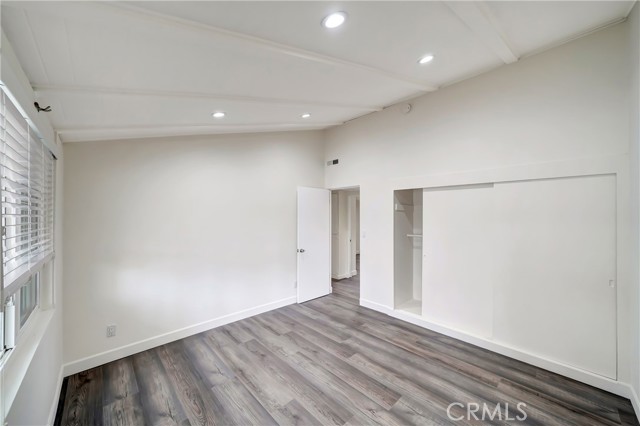 Detail Gallery Image 24 of 43 For 19706 Victory Bld, Woodland Hills,  CA 91367 - 4 Beds | 2 Baths