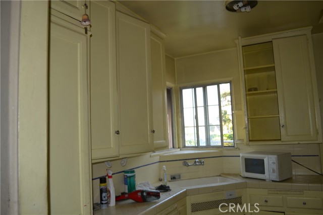 2121 N Pass Avenue, Burbank CA: https://media.crmls.org/medias/78fbaa25-cd7d-48f2-a219-9aad584d8abc.jpg