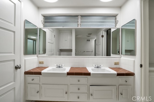 Detail Gallery Image 24 of 28 For 4809 Queen Victoria Rd, Woodland Hills,  CA 91364 - 5 Beds | 6 Baths