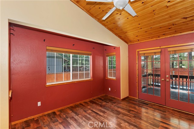 Detail Gallery Image 11 of 44 For 518 E Fairway Bld, Big Bear City,  CA 92314 - 3 Beds | 2 Baths